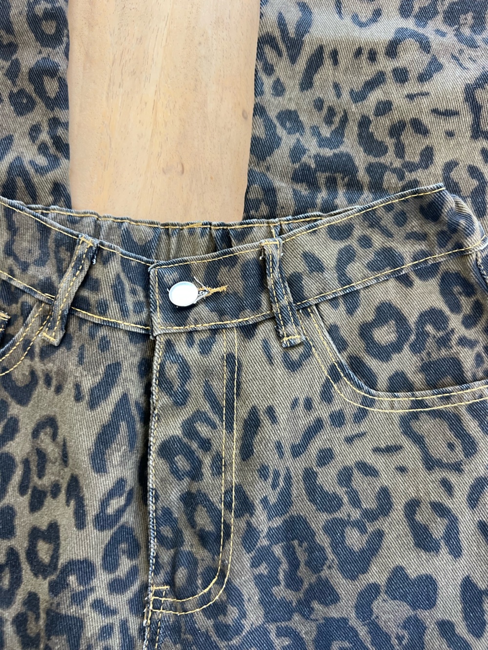 Boutique Leopard pants - Picture 3 of 6